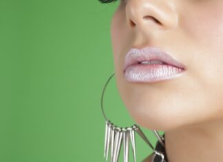 Matita labbra trasparente: a cosa serve e come si usa Matita labbra trasparente