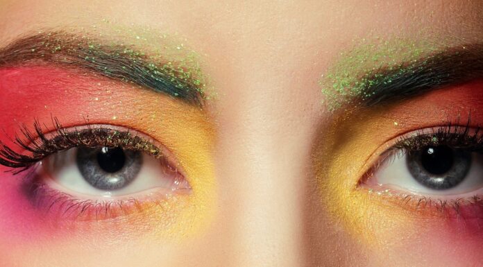 Matita labbra trasparente è riempitiva? I trucchi dei vip Matita labbra trasparente è riempitiva