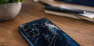 Motorola danneggiato dopo una caduta: conviene riparare un cellulare Motorola? riparare un cellulare motorola